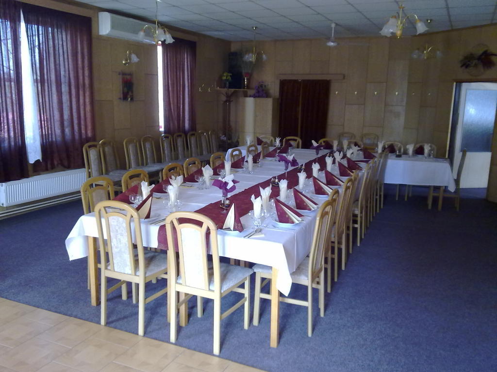 Studanka Hotel Orlova Bagian luar foto