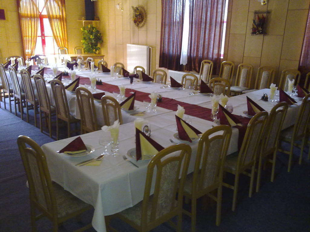 Studanka Hotel Orlova Bagian luar foto